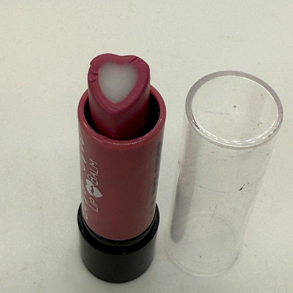 L.A. Colors Love Em Lip Balm Treasured 3.3g #CBB647 Heart Shaped